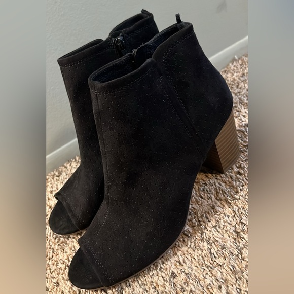 Old navy womans peep toed high heels size 9 - Picture 3 of 7